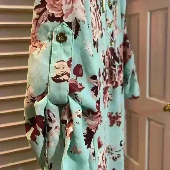 Cute summer top - Picture 3 of 3